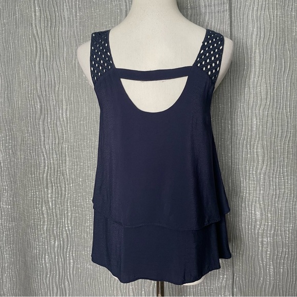 Philosophy bar back perforated shoulder tank top - Picture 2 of 6